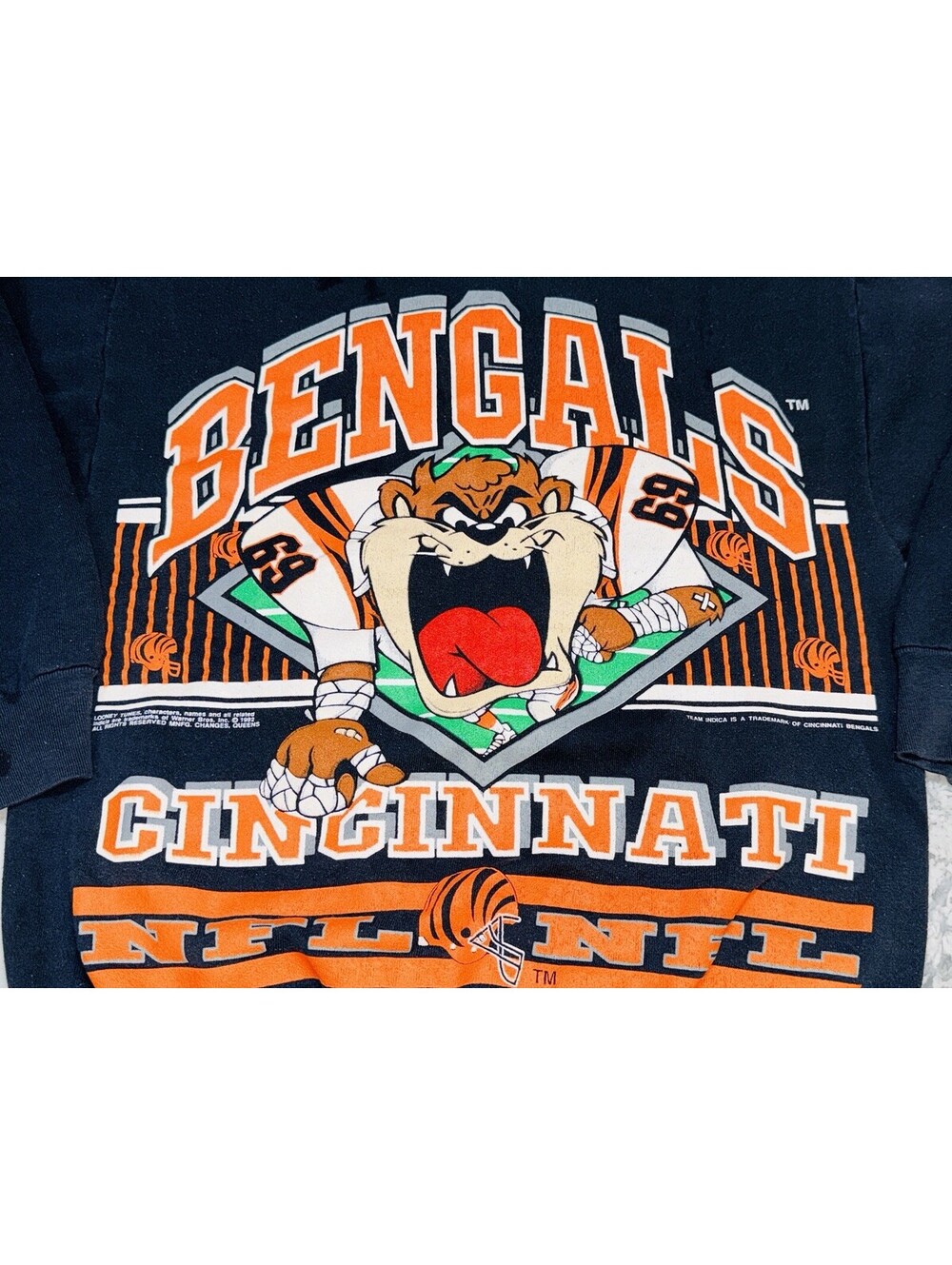 Vintage 1992 Cincinnati Bengals Taz Looney Tunes Sweatshirt L Warner Bros NFL